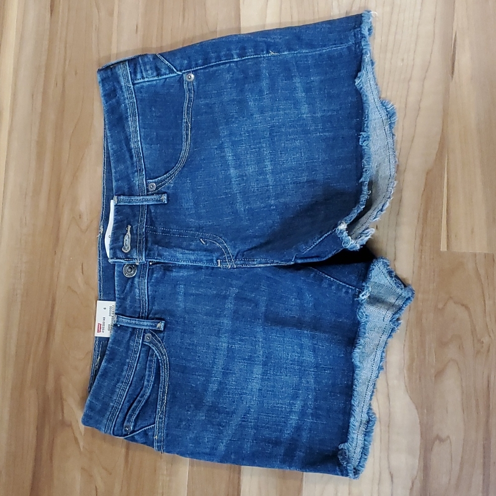 Levi's size 6 jean shorts frayed hem